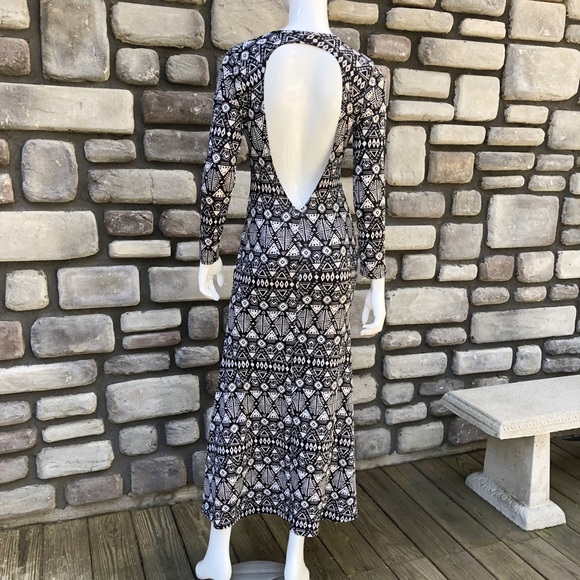 3 🟪 for $40 
Tribal Print Backless Off White/Black Dress sz M - Picture 5 of 9